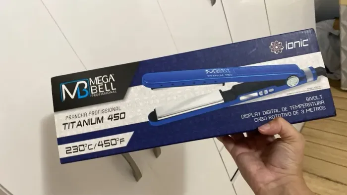 **Prancha Mega Bell Titanium 450 Profissional - Bivolt**  Prancha alisadora profissional M