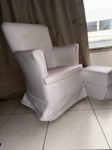 Poltrona de Amamentação Aconchego com Balanço Branco (Acompanha puff)