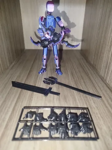 Boneco articulado, Action Figure Articulado com Armas