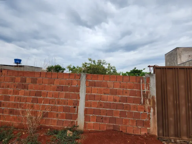 Vendo lote no morro da cruz 45  mil todo murado com portão 