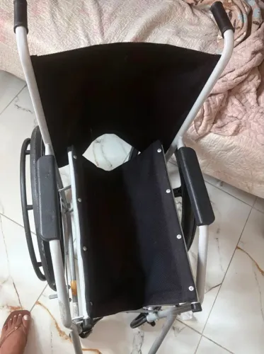 Cadeira de Rodas + Cadeira de banho - Em otimo estado