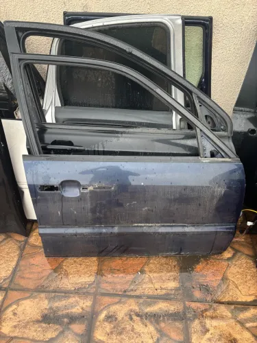 Porta  dianteiro direita Passat ano 1995