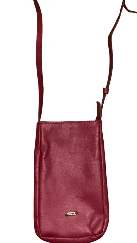Bolsa pequena Via Mia, usada 1 vez, de couro, na cor vinho.