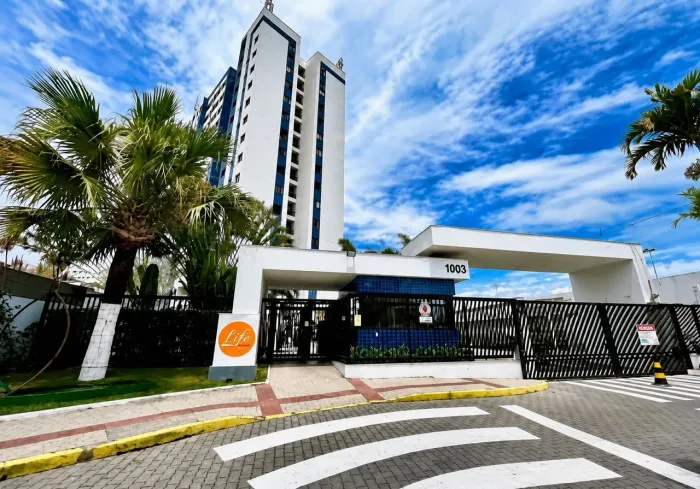 Quarto para meninas/mulheres/estudantes ao lado da UNIT mobiliado 