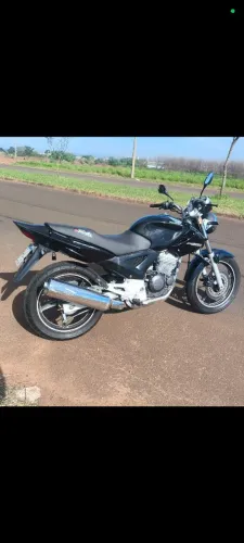 Vendo CBX Twister 250 ótimo estado, dispenso curiosos.