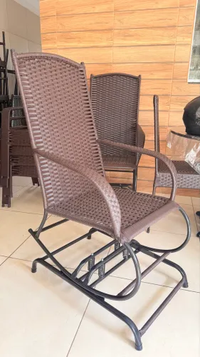 Cadeira de balanço de fibra 4 molas