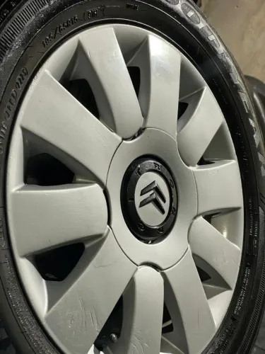 Jogo de Rodas de Liga Leve Originais Citroën Xsara Picasso Aro 15 + 4 Pneus Meia Vida.