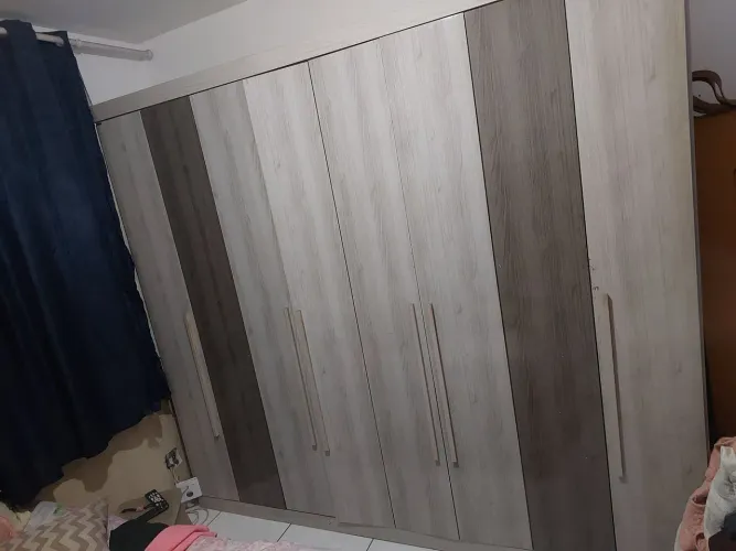 Guarda roupa de casal.