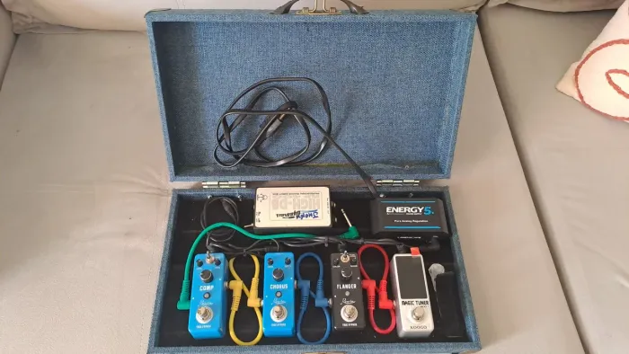 Pedais para guitarra com fonte incluso