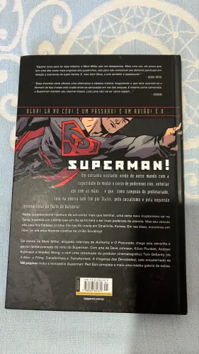 Superman entre a foice e o martelo