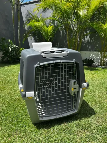 Caixa de Transporte Chalesco Gulliver Cinza Com Rodinhas para Cães e Gatos