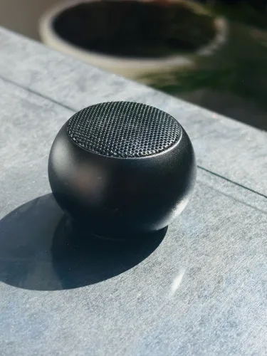 Mini Caixa de Som Bluetooth Portátil Preta - Compacta e Potente