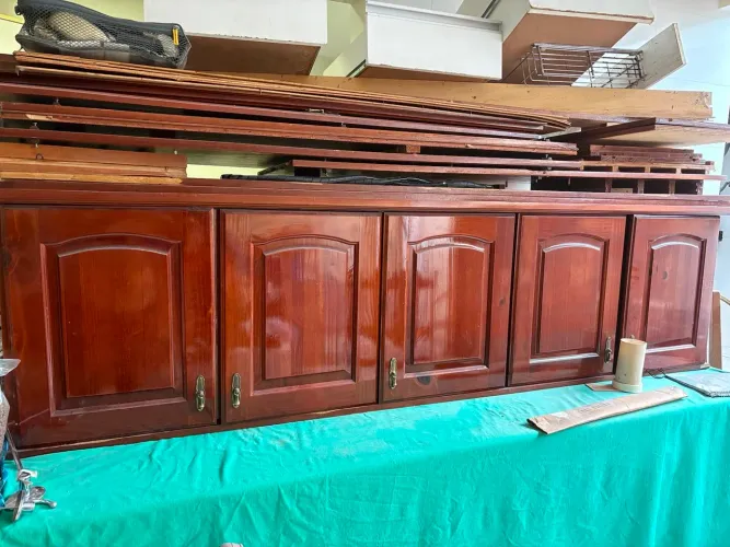 Vende se guarda roupa de madeira