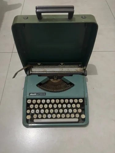 Máquina de escrever olivetti