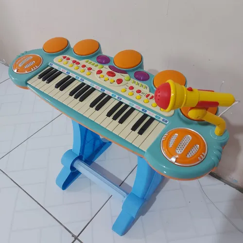 Piano Teclado Infantil - Brinquedo Musical com Luz e Som