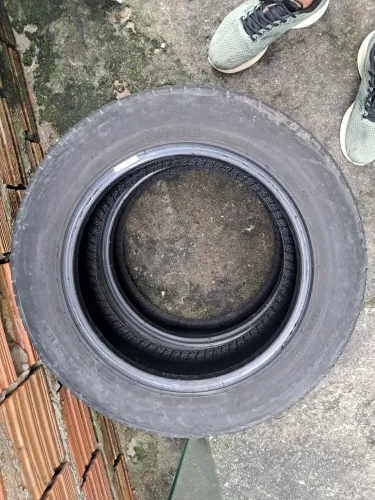 Pneus 175/65 R14 desapegando
