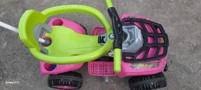 Quadriciclo rosa infantil