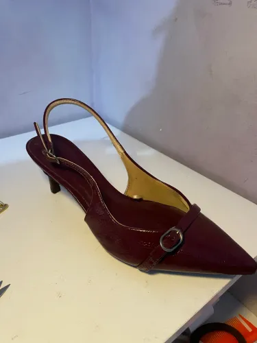 Scarpin Slingback Bordô de Salto Baixo