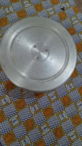 Bailarina para colocar o bolo para confetar