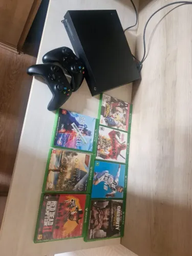 XBOX ONE X + 2 MANETES + 7 JOGOS DO ONE + 12 jogos do 360
