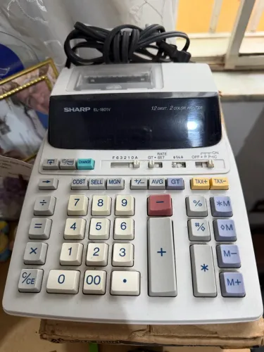 Calculadora de IMPRESSÃO Sharp EL-1801v, de duas cores/ Acompanha CX com 30 bobinas