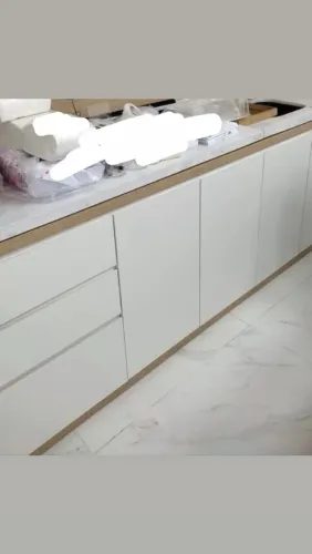 Pia mármore branco com mdf embaixo