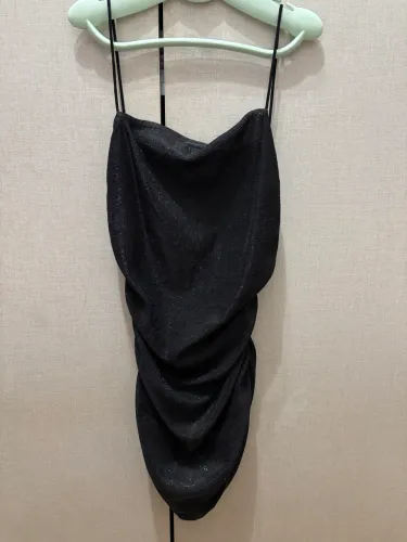 Vestido preto com brilho p