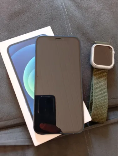 iPhone 12 + Apple Watch 5 (Trocas)