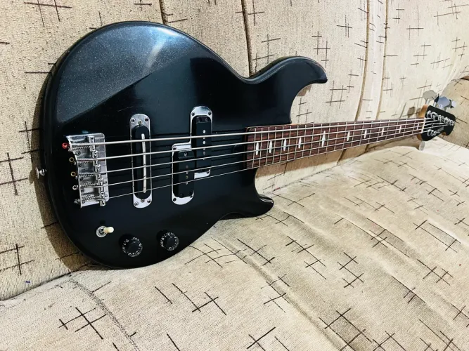 Baixo Yamaha b415 trocas
