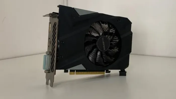 GTX 1650 4 GB GIGABYTE SINGLE FAN