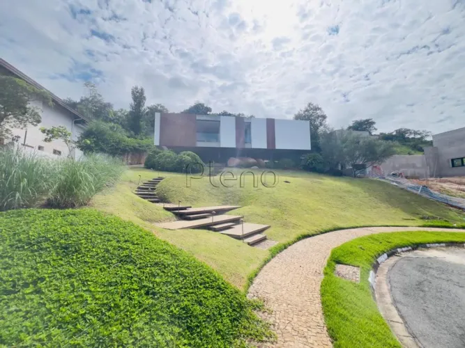 Casa à Venda no Condomínio Moinho de Vento em Valinhos, no bairro Pinheiro.