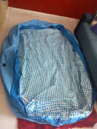 Piscina semi nova , usado apenas 2 vezes, vendendo barato por falta de espaço