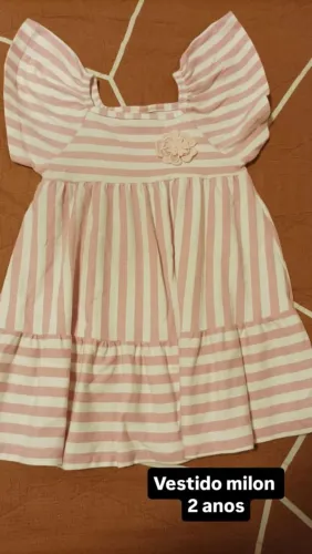 Lote de macacão e vestidos menina. 25,00 cada peça. 