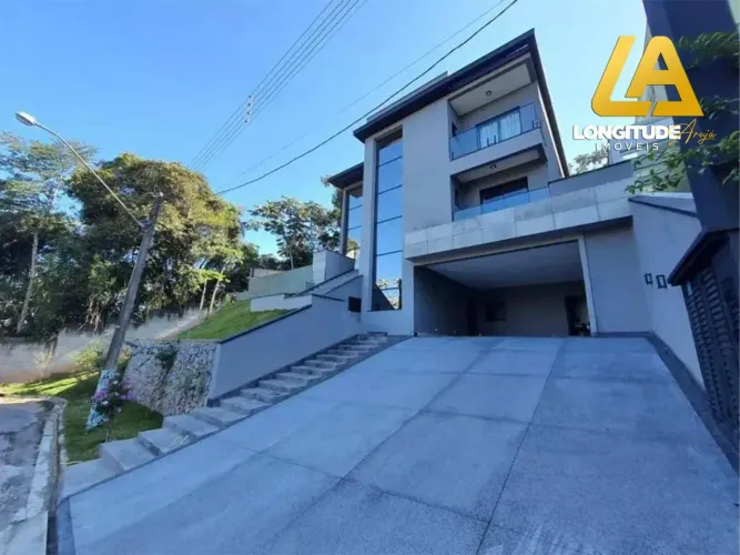 Casa no Condomínio Arujá Hills III com 3 dormitórios, 2 suítes e piscina