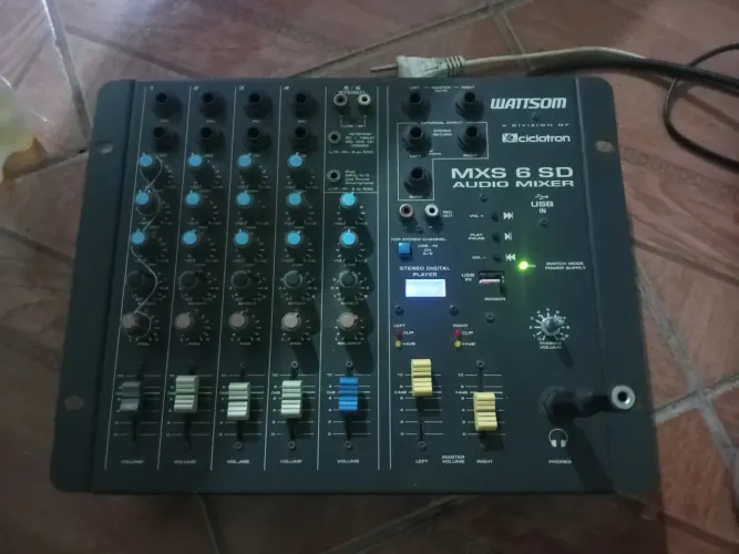Mesa para som