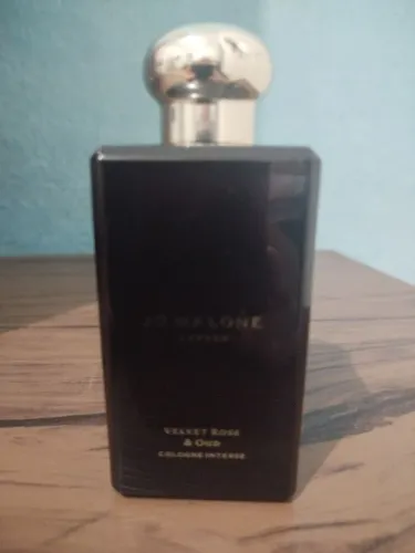 Perfume Velvet Rose e Oud 100 ml Novo