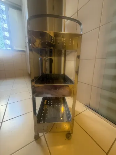 Vendo móvel de inox, com várias utilidades