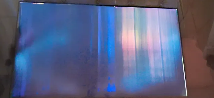 Tv pra consertar ou tirar peças.