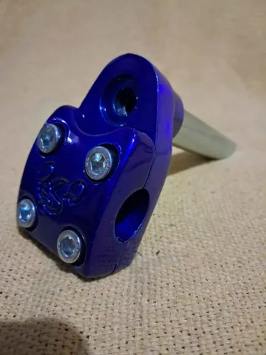 Suporte de guidão(mesinha) RD de 4 parafusos 22.1mm NOVO sem uso