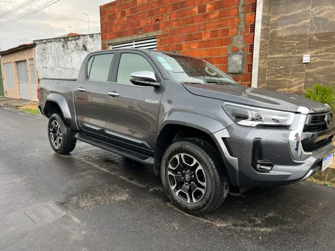 Toyota Hilux CD SRX Plus 4X4 2.8 TDI Die. Aut. 2024