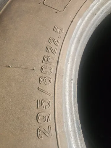 Pneus de carreta usado 