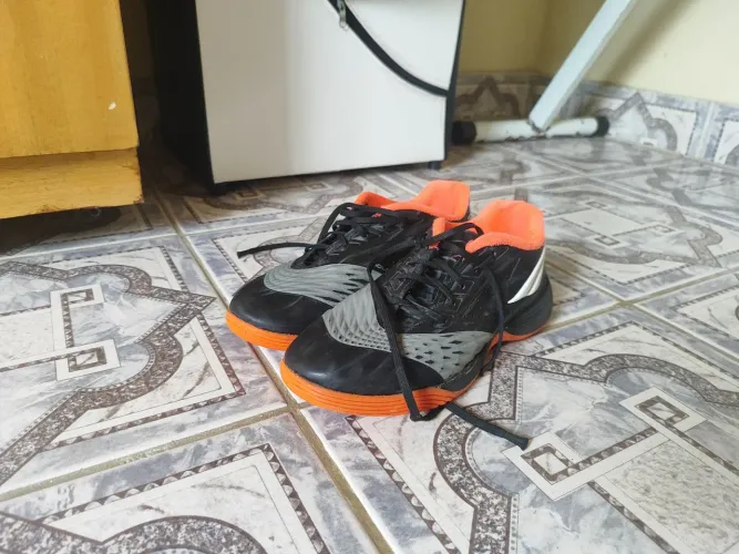 Vende-se chuteira Max 200 100 reais
