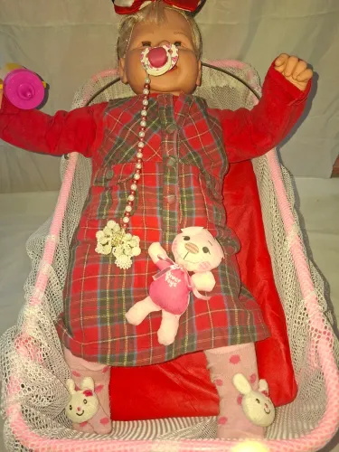 Boneca Bebezão +Berço e Acessórios 