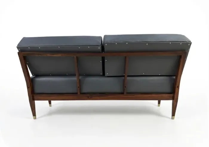 Relíquia do Design Brasileiro: Sofá-Cama Gelli (Anos 60) em Jacarandá Restaurado