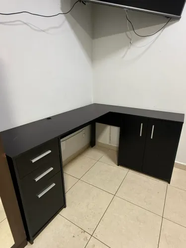 Mesa de escritório em L