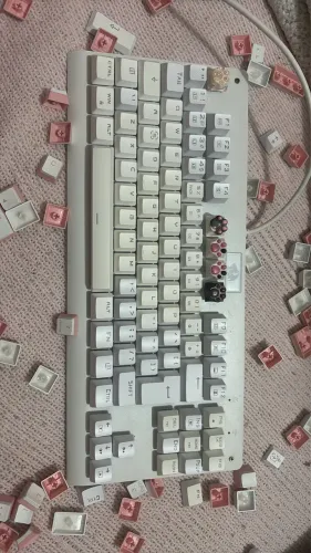 teclado gamer dark avanger lunar white com switches silenciosos da epomaker