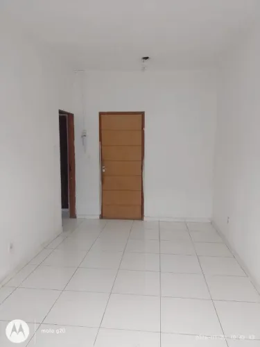 Alugo apartamento em frente a arena poliesportiva Amadeu Teixeira.