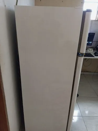 Geladeira esmaltec em bom estado