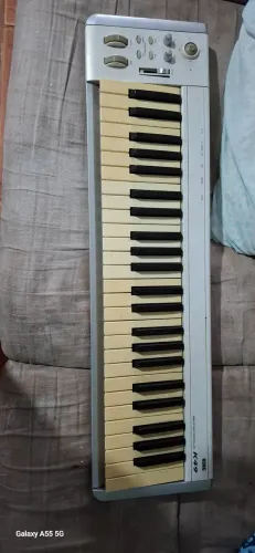 Teclado Korg 