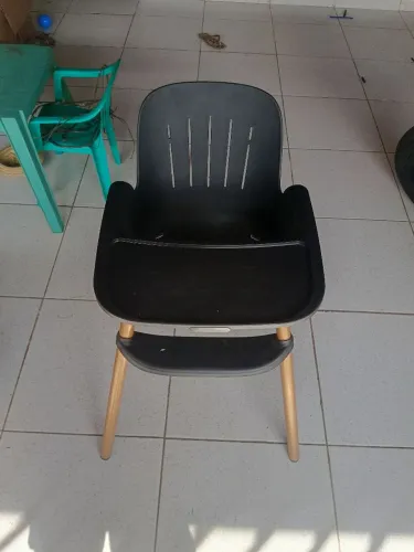 Cadeira de alimentação semi nova
